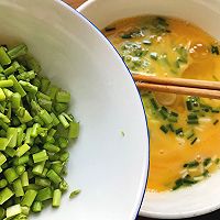 虾仁芦笋烘蛋#中粮我买，超模滋料大公开#的做法图解6