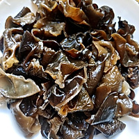#来诺辉京东 解锁“胃”来资产#木耳毛豆米炒肉的做法图解1