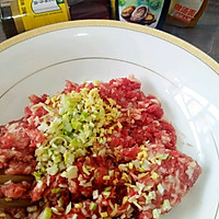 #百变鲜锋料理#，翡翠鲜肉卷的做法图解2