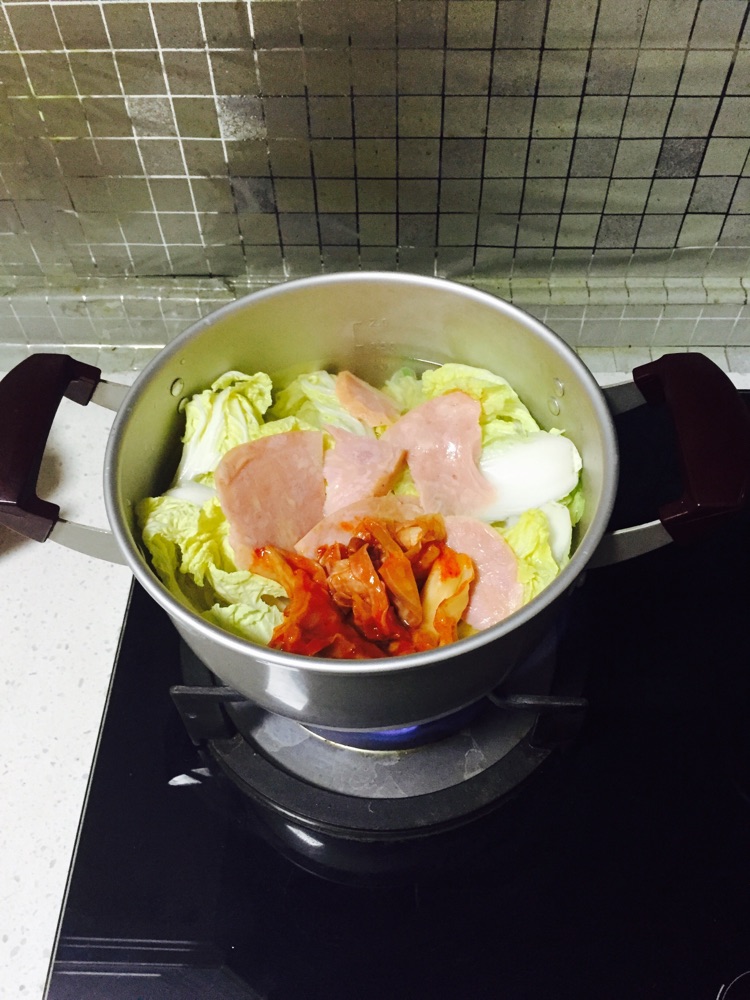 热乎乎的韩式泡菜豆腐锅的做法图解3