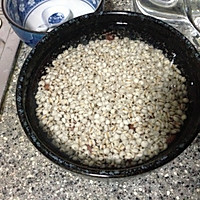 祛湿消肿~红豆薏米粥的做法图解1