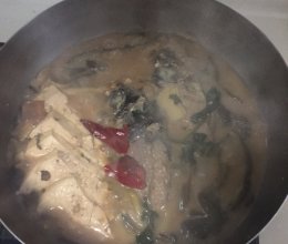 炖鲫鱼豆腐茄子的做法