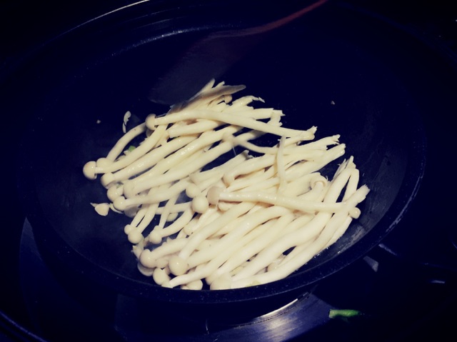 肉沫海鲜菇的做法图解3