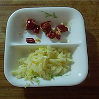 包心菜炒腊肠：教你如何把包心菜炒得又鲜嫩又脆绿的做法图解6