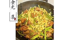 鸡块焖面的做法