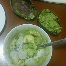 牛油果美味正确吃法：加糖拌