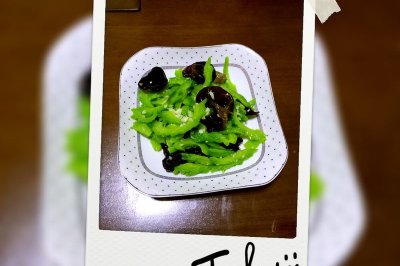 酷热夏天的一抹清凉～～凉拌苦瓜