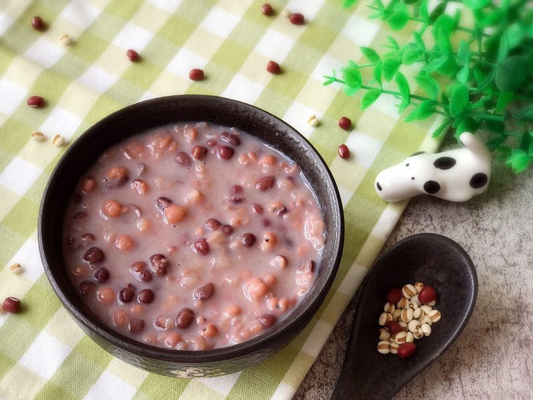 健脾和胃 健康低脂 牛奶薏仁红豆粥的做法