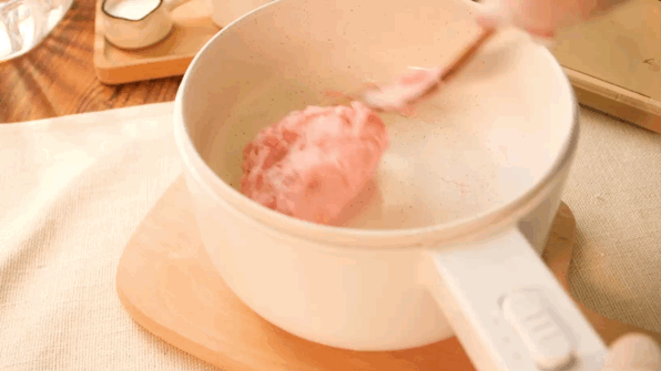 #美食视频挑战赛#教你做Q弹【草莓芋圆】，水的份量很关键！的做法图解4