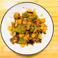 惊艳味蕾的土豆炒鸡腿的做法图解6