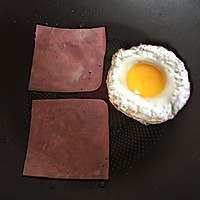 火腿鸡蛋三明治#急速早餐#的做法图解2