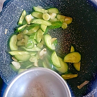 #餐桌上的春日限定#春季减脂餐:清炒小黄瓜的做法图解5