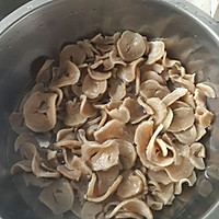 排骨炖土豆干的做法图解1