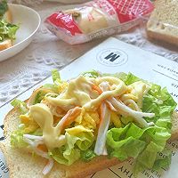 #321沙拉日#鸡蛋蟹棒生菜三明治的做法图解8