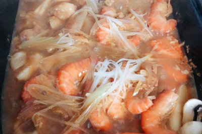 奥尔良鸡肉虾焖锅