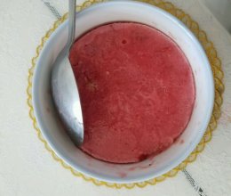 清凉一夏简单草莓冰激淋的做法