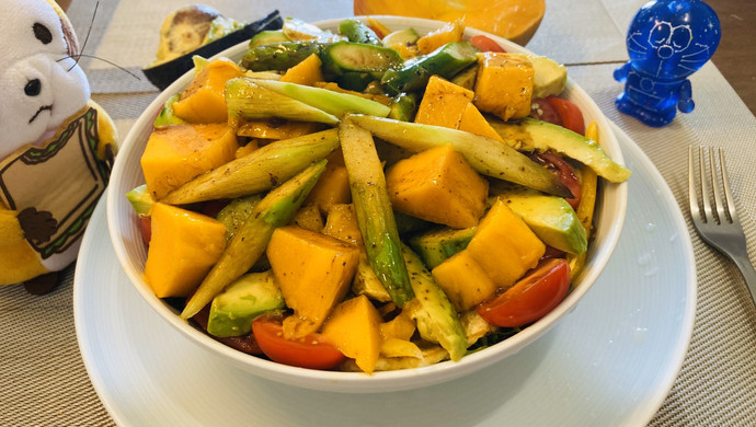 野餐必备之一蔬菜水果鲮鱼减肥餐—