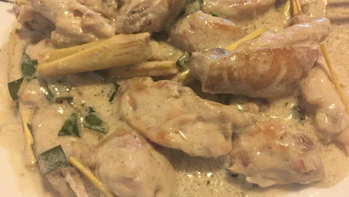 充满东南亚风味的香茅椰汁鸡翅