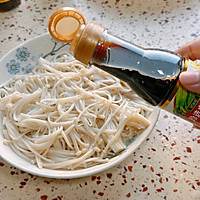 #轻食三剑客 嗨吃不怕胖#捞汁虾，白灼金针菇的做法图解4