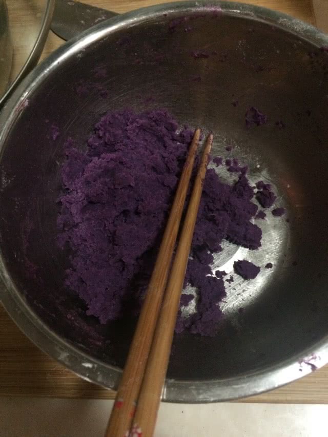 紫薯发面饼的做法图解1