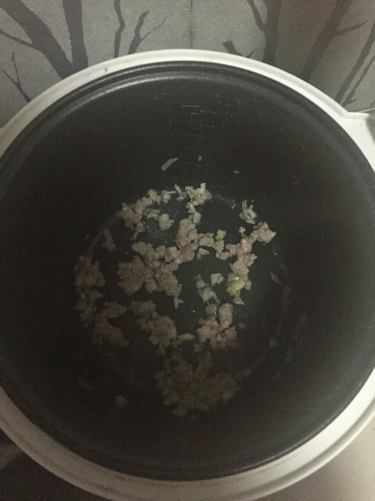 香菇肉沫火腿饭#松下饭煲年味#的做法图解2