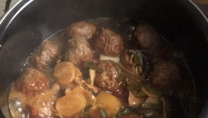 山药香菇焖牛肉丸子
