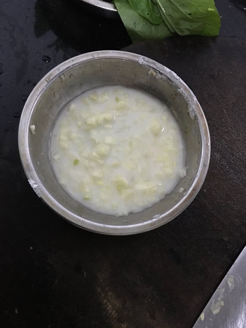 蒜蓉炒生菜的做法图解2