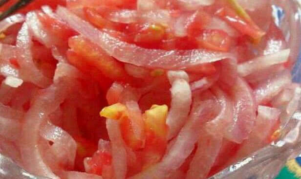 洋葱拌西红柿的做法