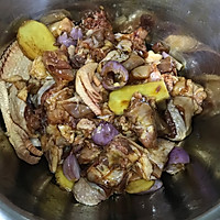 红葱头海参蒸鸡的做法图解1