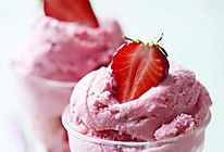 自制草莓冰激凌的做法