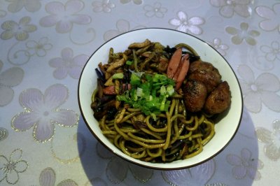鸡蛋香菇炒面