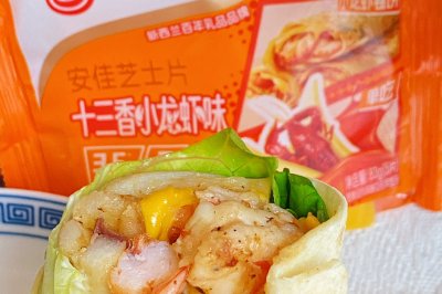 芝士生菜土豆虾仁卷饼