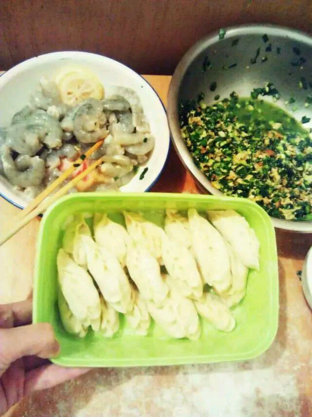 明日冬至，60岁奶奶教做韭菜鸡蛋馅饺子，只放3种料，鲜香饱满不出水_虾皮_味道_胡椒粉