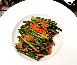 年夜饭菜单——蒜苔炒肉的做法
