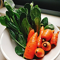 预防近视，增强抵抗力 | 生煎胡萝卜/菠菜卷的做法图解1