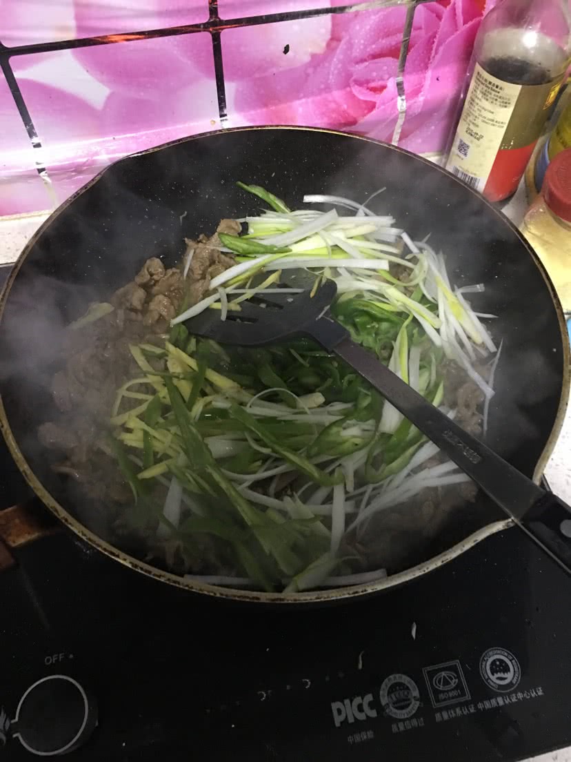 孜然炒羊肉的做法图解4