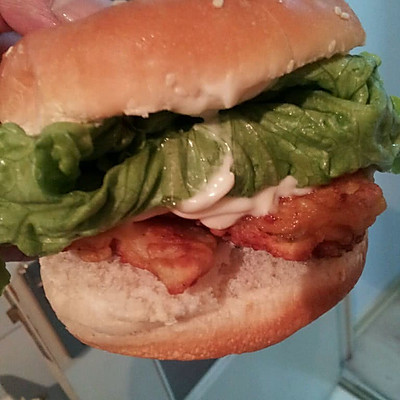 香辣雪鱼汉堡，龙利鱼汉堡