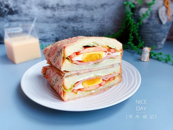 火腿鸡蛋三明治【十分钟快手早餐】