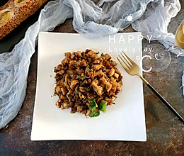 杏鲍菇炒牛肉粒的做法