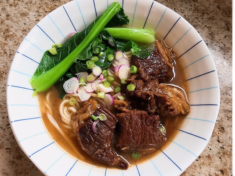 酱烧牛腩面的做法