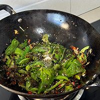 梅干菜炒虎皮青椒的做法图解9