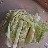 虾皮圆白菜（包菜）的做法图解1