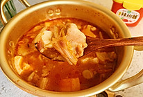 #暖冬酱在手，嗨吃部队锅#泡菜五花肉豆腐汤的做法