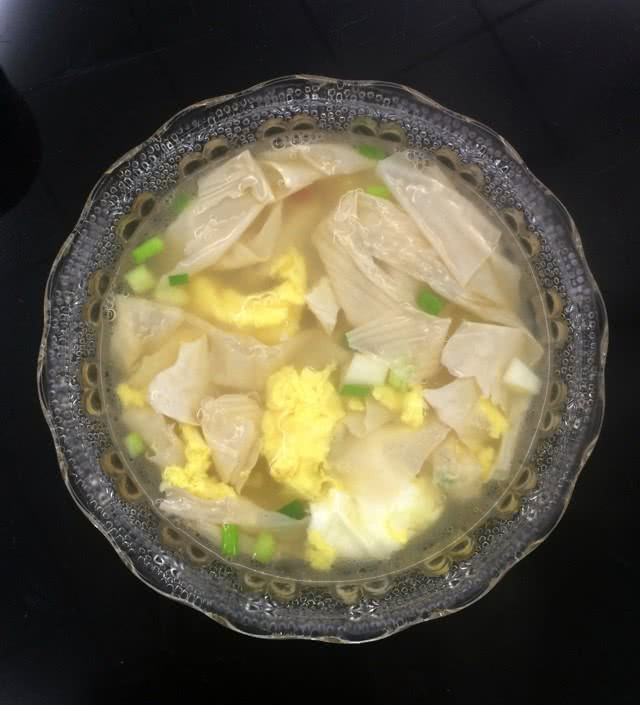 快手汤：豆腐皮蛋花汤的做法