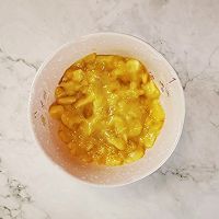 饺子皮香蕉派的做法图解3