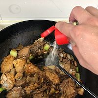 一鸡两吃之小鸡炖蘑菇加松茸鸡汤的做法图解17