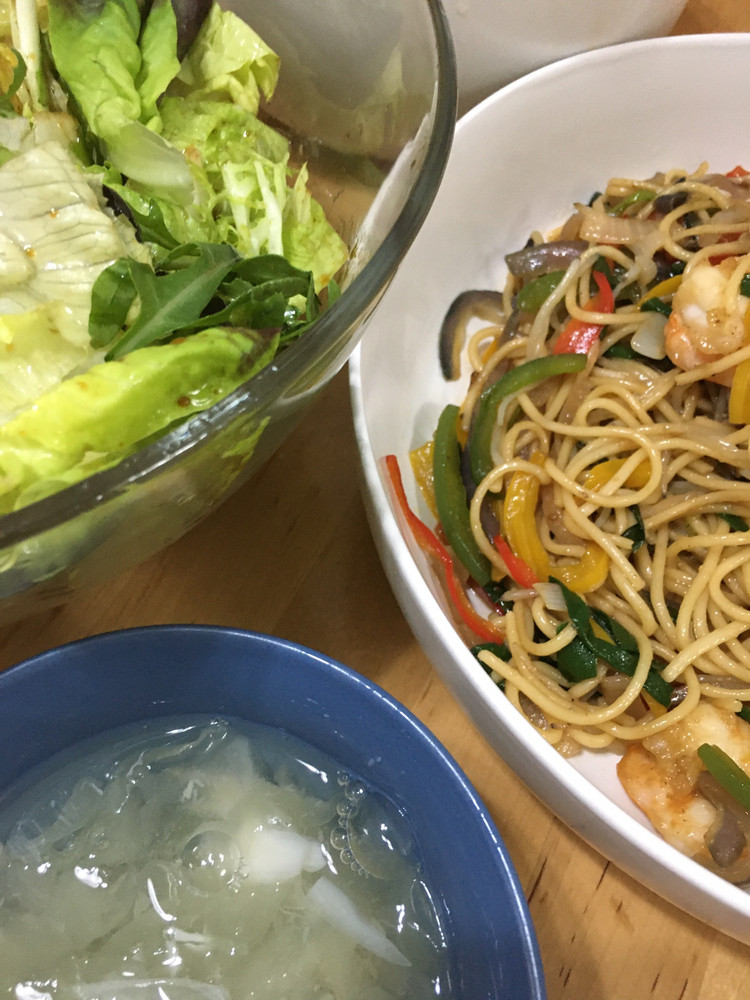 不想吃饭的晚餐 黑椒虾仁炒面的做法