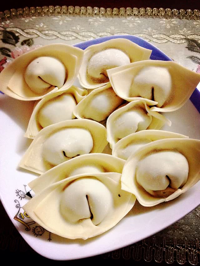 荠菜冬笋鲜肉大馄饨的做法图解4