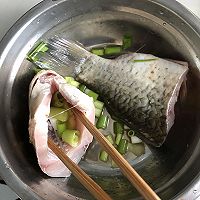 鲫鱼薏仁汤的做法图解1