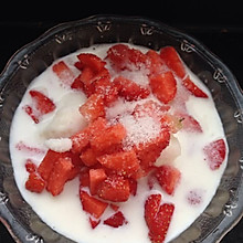 草莓牛奶沙冰